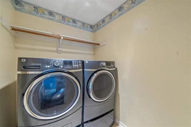 6715 W 148th Ter, Overland Park, KS 66223 - laundry room featuring separate washer and dryer and baseboards