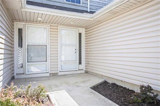 904 SW Peach Tree Ln, Blue Springs, MO 64064 - doorway to property with a shingled roof