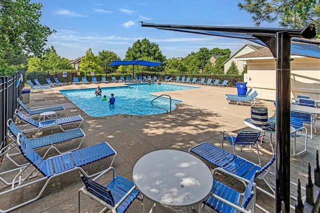 895 N Diane Dr, Olathe, KS 66061 - community pool featuring a patio area