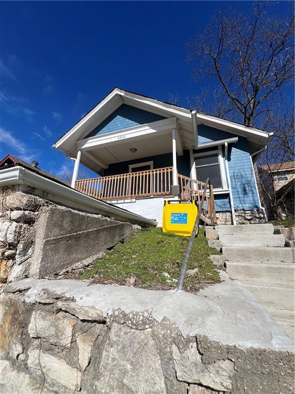 4902 E 17th St, Kansas City, MO 64127 - view of front facade with a porch