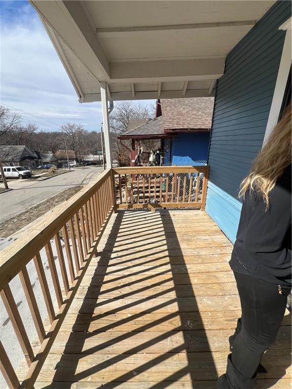 4902 E 17th St, Kansas City, MO 64127 - view of deck