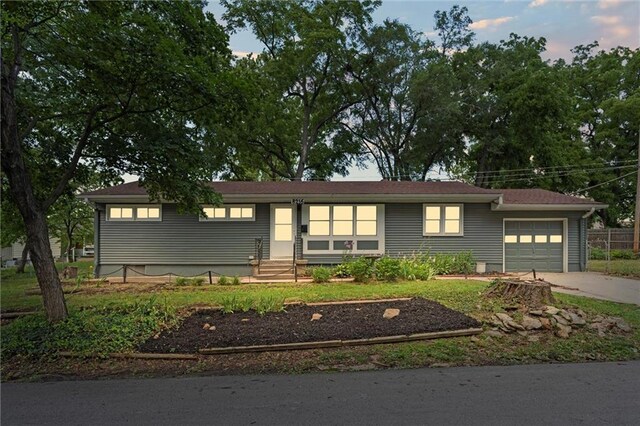 8216 Central St, Kansas City, MO 64114 - photo 3