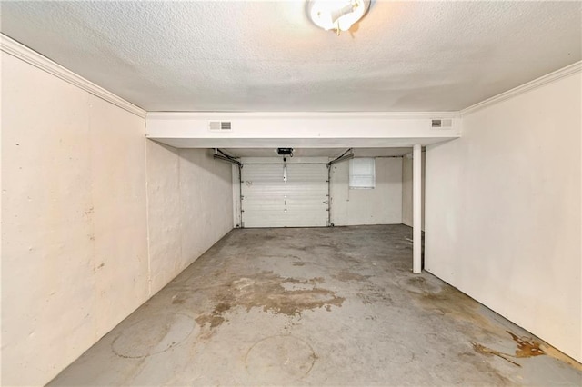 818 N Wigwam Trl, Independence, MO 64056 - view of garage