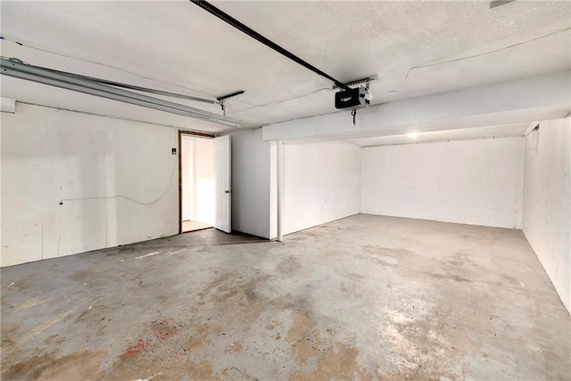 818 N Wigwam Trl, Independence, MO 64056 - garage featuring a garage door opener