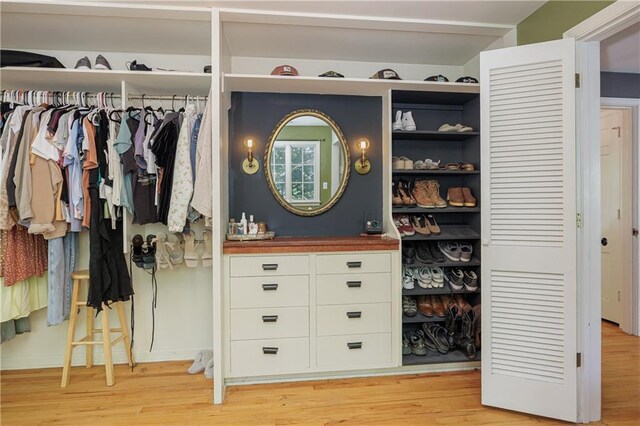 2010 Eugene Field Ave, Saint Joseph, MO 64505 - view of closet