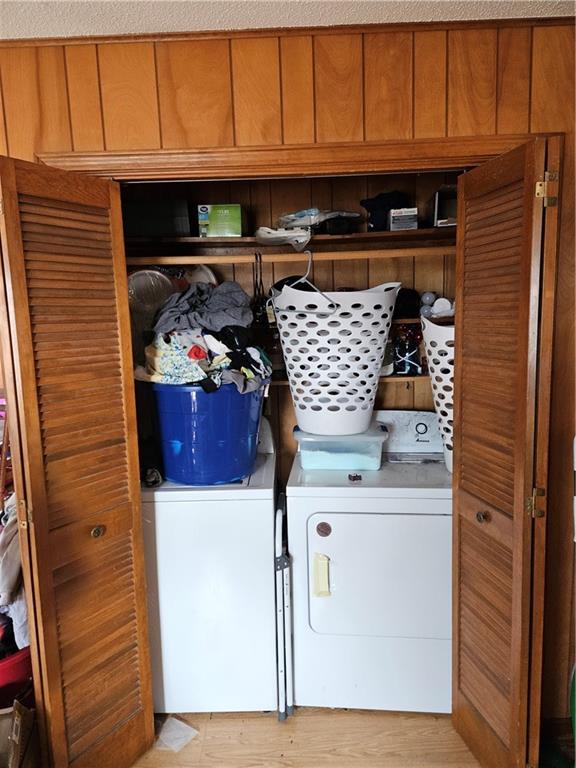 2308 Aull Ln, Lexington, MO 64067 - washroom featuring washing machine and clothes dryer and light wood finished floors