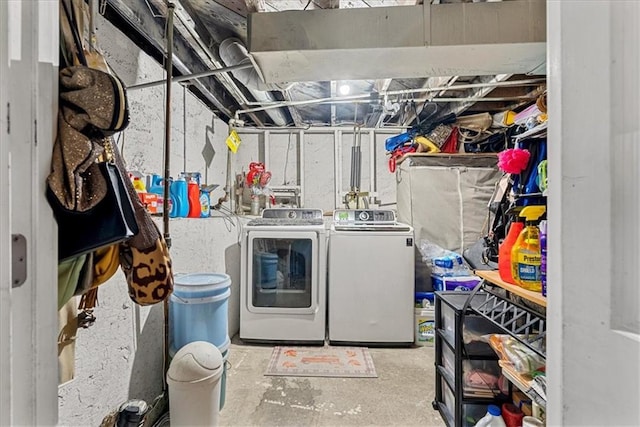3021 Topping Ave, Kansas City, MO 64129 - laundry room with independent washer and dryer