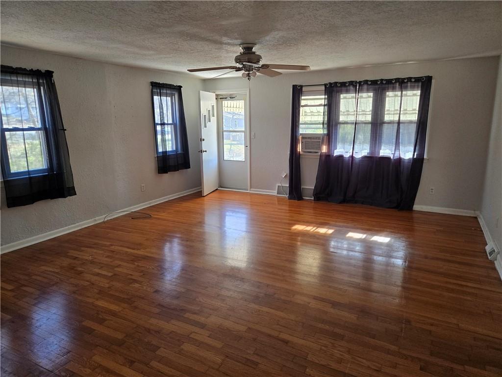 5420 NE 49th St, Kansas City, MO 64119 - photo 4