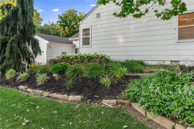 3600 NE 52nd Ter, Kansas City, MO 64119 - view of side of home with crawl space