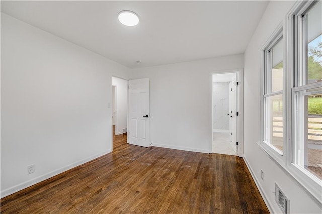 7909 Arnote Rd, Pleasant Valley, MO 64068 - empty room featuring wood-type flooring and baseboards