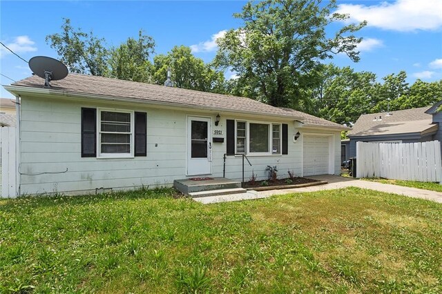 5921 Lexington Ave, Kansas City, MO 64123 - ranch-style house featuring driveway and a garage
