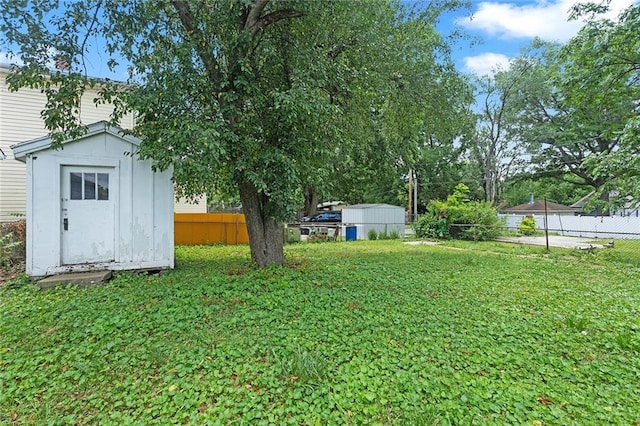 5921 Lexington Ave, Kansas City, MO 64123 - view of yard featuring a shed