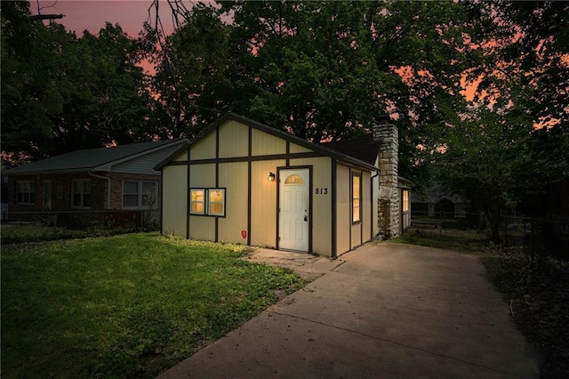 813 S Hardy Ave, Independence, MO 64053 - view of front facade with a chimney