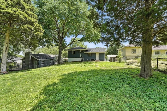 4916 N Manchester Ave, Kansas City, MO 64119 - view of yard