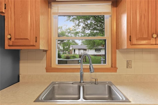 904 Leone Ave, Sedalia, MO 65301 - kitchen with light countertops and backsplash