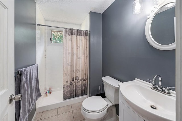 2518 Arrowhead Rd, Topeka, KS 66614 - bathroom featuring a textured ceiling, a shower with curtain, vanity, and tile patterned floors