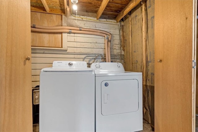 733 S Chestnut St, Olathe, KS 66061 - washroom featuring separate washer and dryer