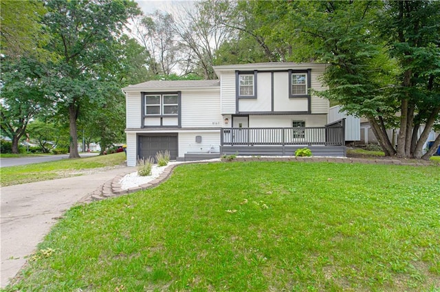 8167 NE 50th St, Kansas City, MO 64119 - tri-level home featuring driveway, a garage, and a front yard