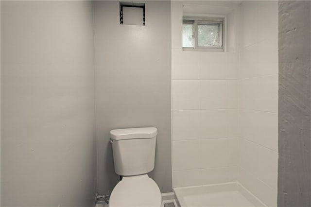 8167 NE 50th St, Kansas City, MO 64119 - full bathroom featuring toilet and a stall shower
