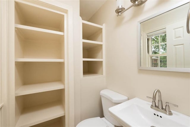 627 E Meyer Blvd, Kansas City, MO 64131 - half bath with toilet and a sink