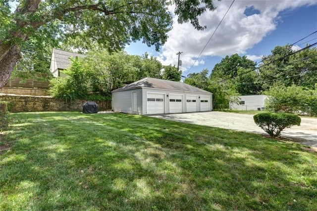 627 E Meyer Blvd, Kansas City, MO 64131 - view of grassy yard featuring an outbuilding and a detached garage