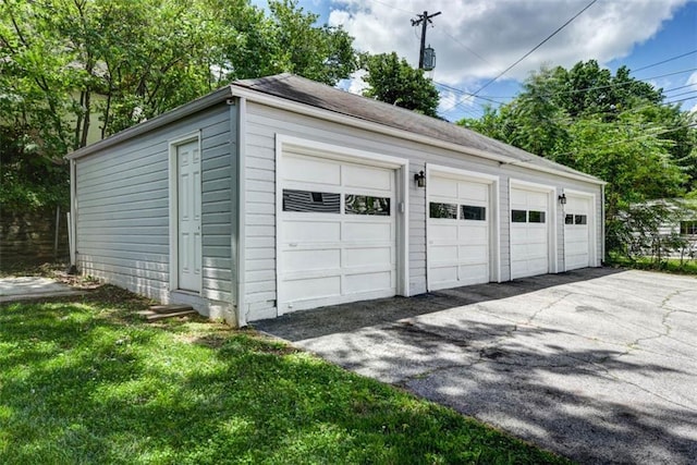 627 E Meyer Blvd, Kansas City, MO 64131 - view of detached garage