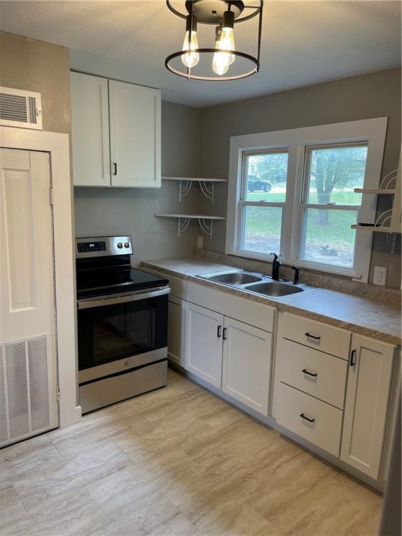 102 S Washington Ave, Knob Noster, MO 65336 - photo 2