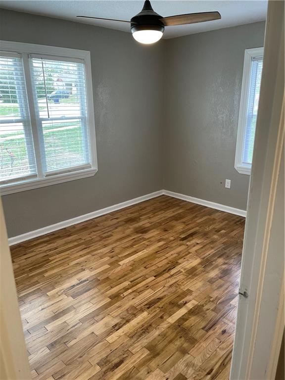 102 S Washington Ave, Knob Noster, MO 65336 - photo 6