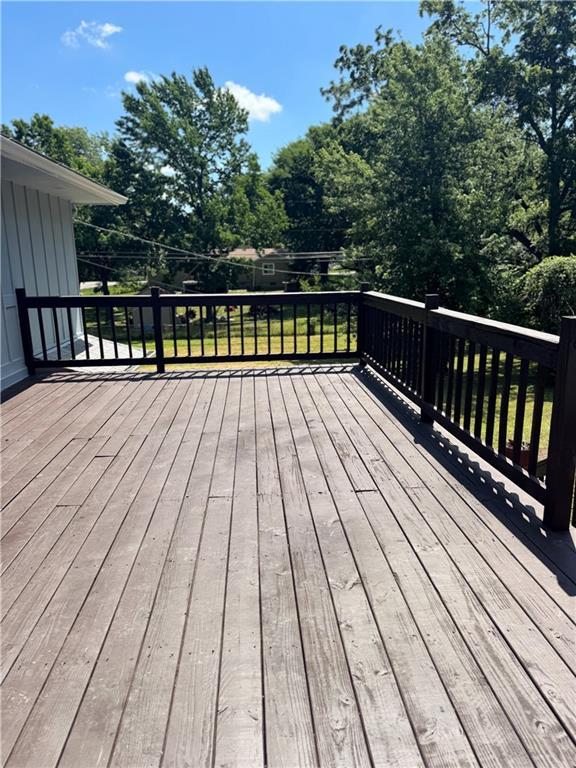 10501 Oakland Ave, Kansas City, MO 64134 - photo 4