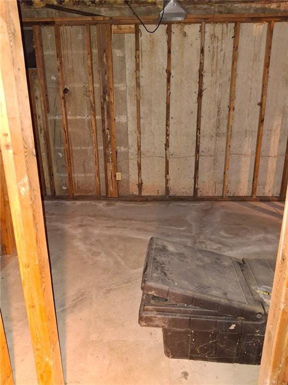 10501 Oakland Ave, Kansas City, MO 64134 - photo 27