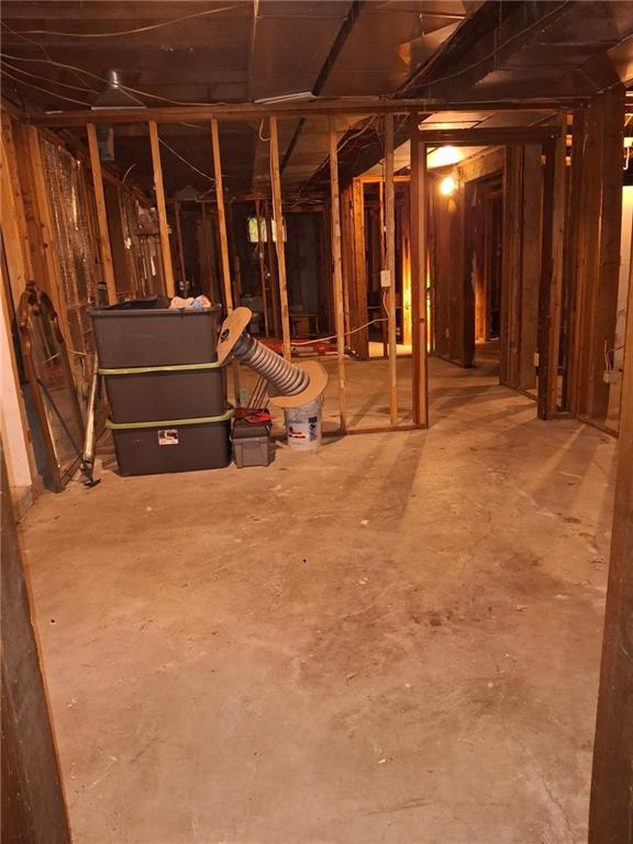 10501 Oakland Ave, Kansas City, MO 64134 - photo 28