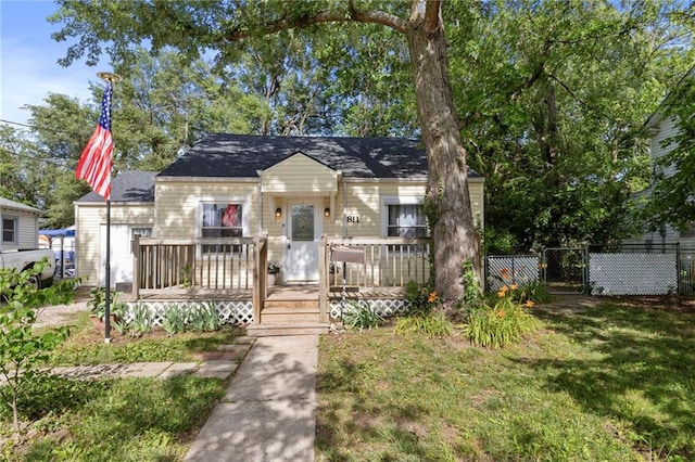 811 S Hickory St, Ottawa, KS 66067 - bungalow-style home with a deck