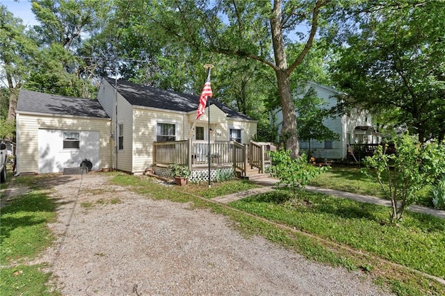 811 S Hickory St, Ottawa, KS 66067 - bungalow with dirt driveway and a deck