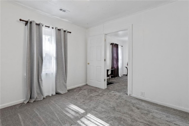 811 S Hickory St, Ottawa, KS 66067 - carpeted empty room with baseboards