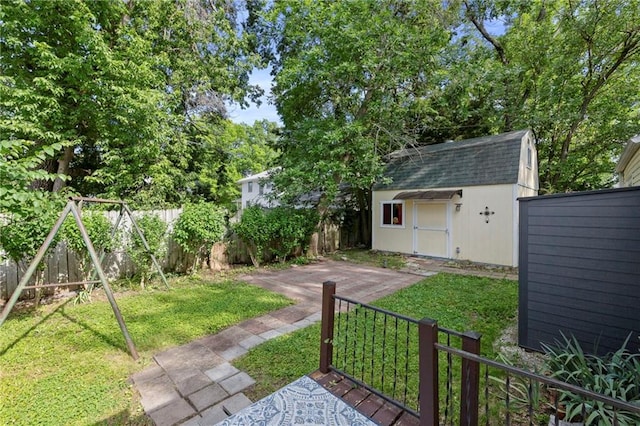 811 S Hickory St, Ottawa, KS 66067 - fenced backyard featuring a storage shed