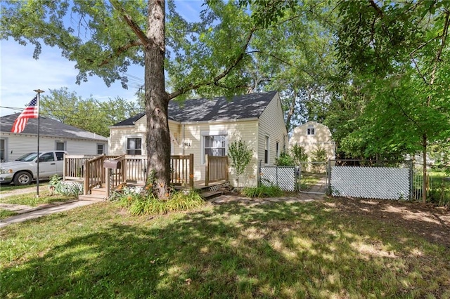 811 S Hickory St, Ottawa, KS 66067 - view of front facade featuring a gate and a wooden deck