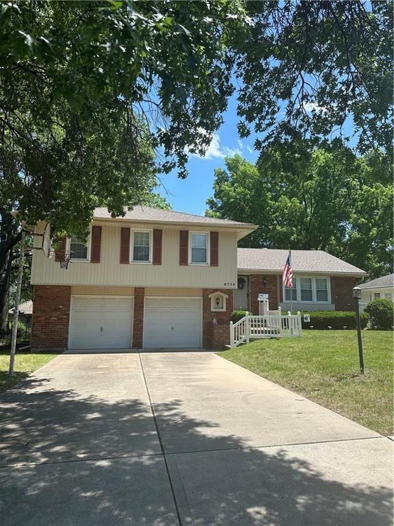 8715 Mackey St, Overland Park, KS 66212 - photo 1