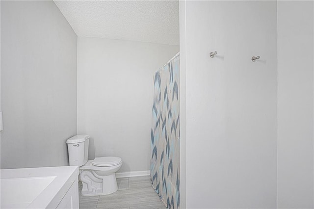 4937 Highland Ave, Kansas City, MO 64110 - bathroom with vanity, curtained shower, and a textured ceiling