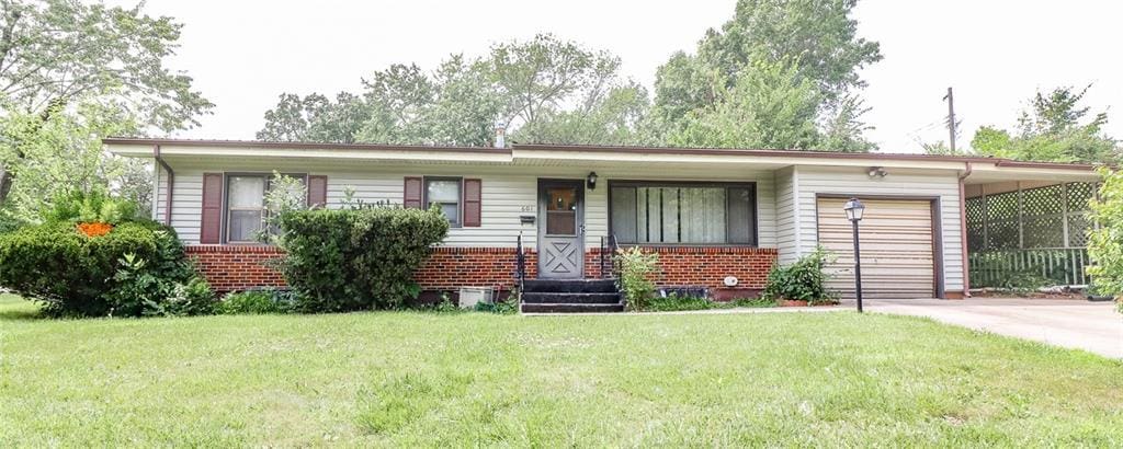 601 Westside Dr, Knob Noster, MO 65336 - photo 1