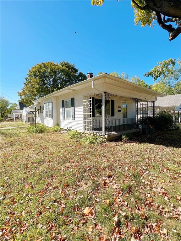 9821 E 9th St, Independence, MO 64052 - photo 2