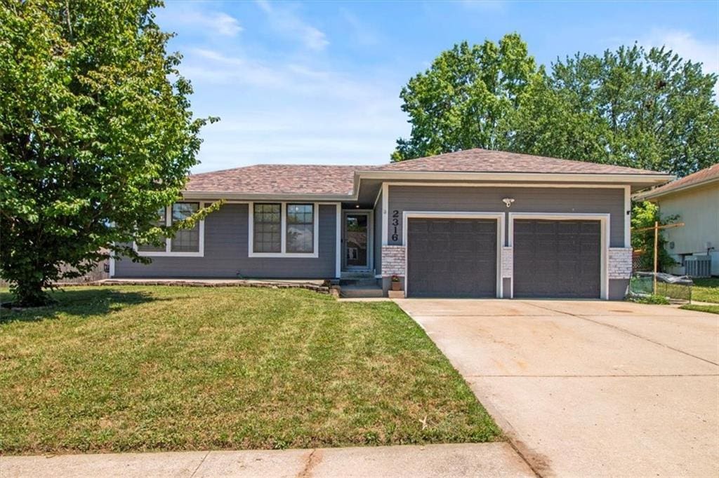 2316 NW Acorn Dr, Blue Springs, MO 64014 - photo 1