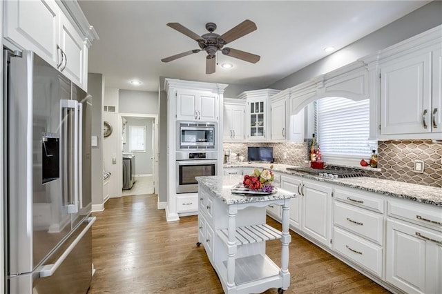1021 SW Summit Falls Dr, Lees Summit, MO 64081 - kitchen featuring stainless steel appliances, a ceiling fan, white cabinets, tasteful backsplash, and recessed lighting