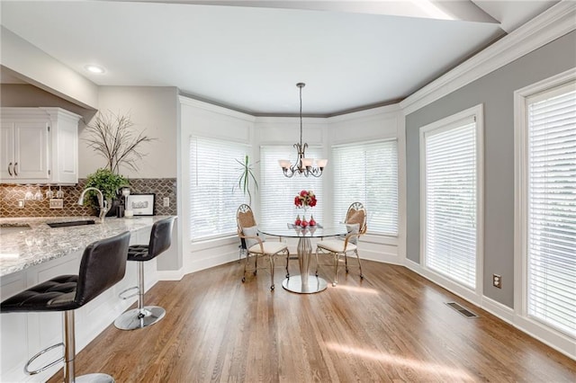 1021 SW Summit Falls Dr, Lees Summit, MO 64081 - dining room featuring plenty of natural light, light wood-style floors, a chandelier, and recessed lighting