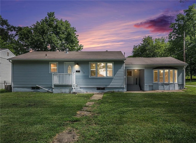 1014 Cheyenne St, Leavenworth, KS 66048 - view of front of house with a yard