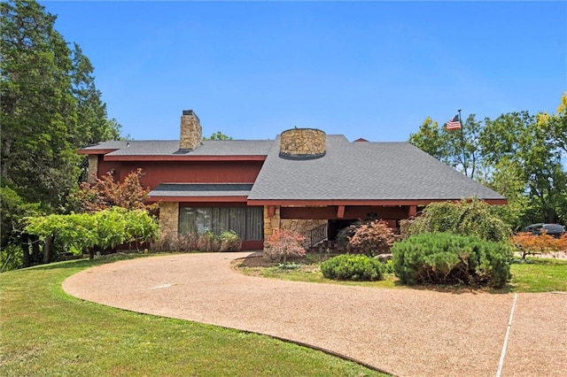 402 Lees Circle Dr, Fort Scott, KS 66701 - view of front of house featuring stone siding, a chimney, and a front lawn