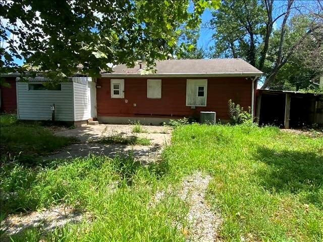 4738 Norton Cir, Kansas City, MO 64128 - back of house