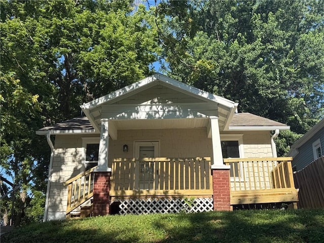 2010 N 2nd St, Saint Joseph, MO 64505 - bungalow featuring covered porch and a shingled roof
