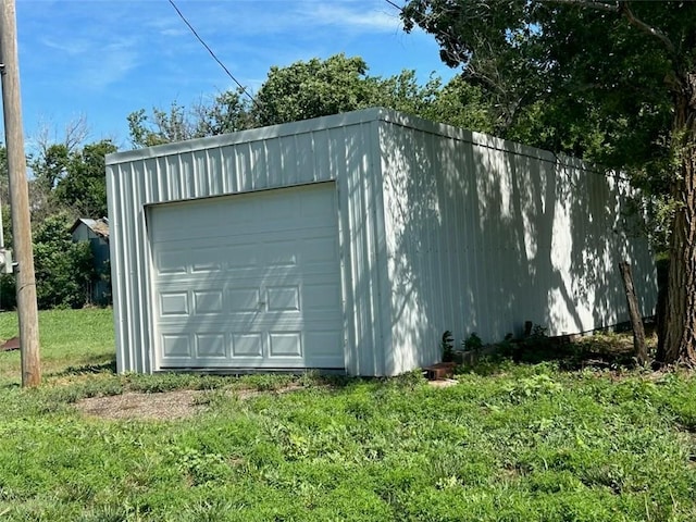 895 Cloud Rd, Salina, KS 67436 - view of garage