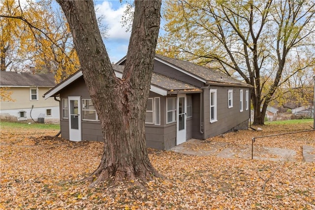 320 N Cedar Ave, Independence, MO 64053 - view of side of property with roof with shingles