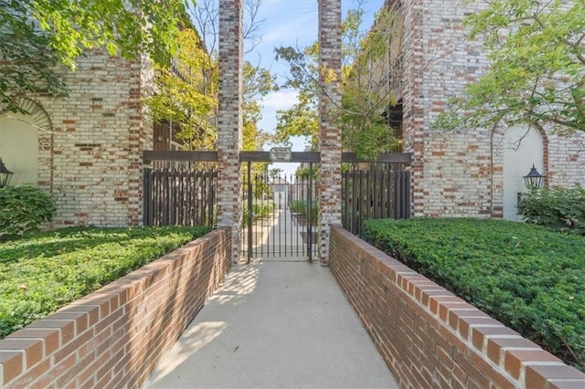 5015 Walnut St Unit A, Kansas City, MO 64112 - view of gate